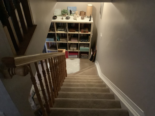 https://0901.nccdn.net/4_2/000/000/03f/ac7/may-1-2021-fam-room-from-stairs.jpg