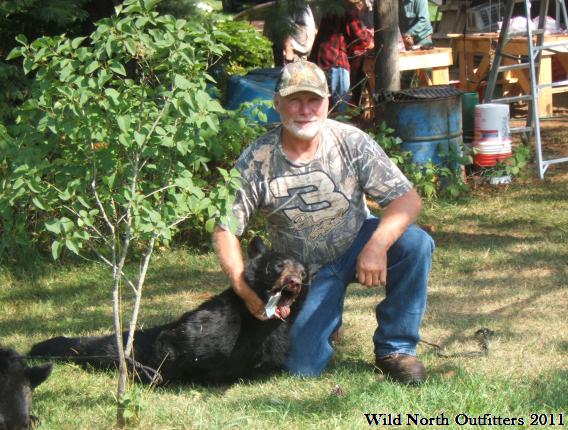 https://0901.nccdn.net/4_2/000/000/03f/ac7/ontario-guided-bear-hunt-success-cloyd.jpg