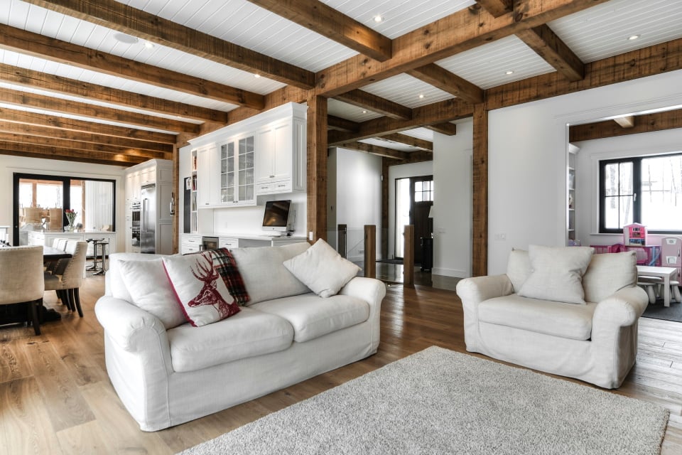 https://0901.nccdn.net/4_2/000/000/03f/ac7/timber-frame-interior_762.jpg