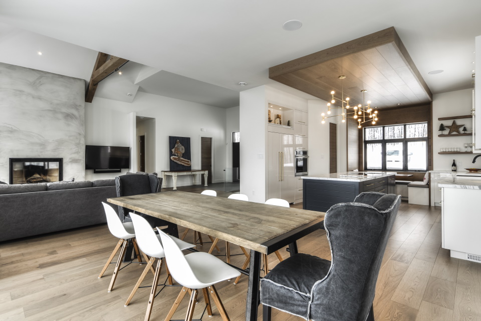 https://0901.nccdn.net/4_2/000/000/03f/ac7/timber-frame-interior_776.jpg