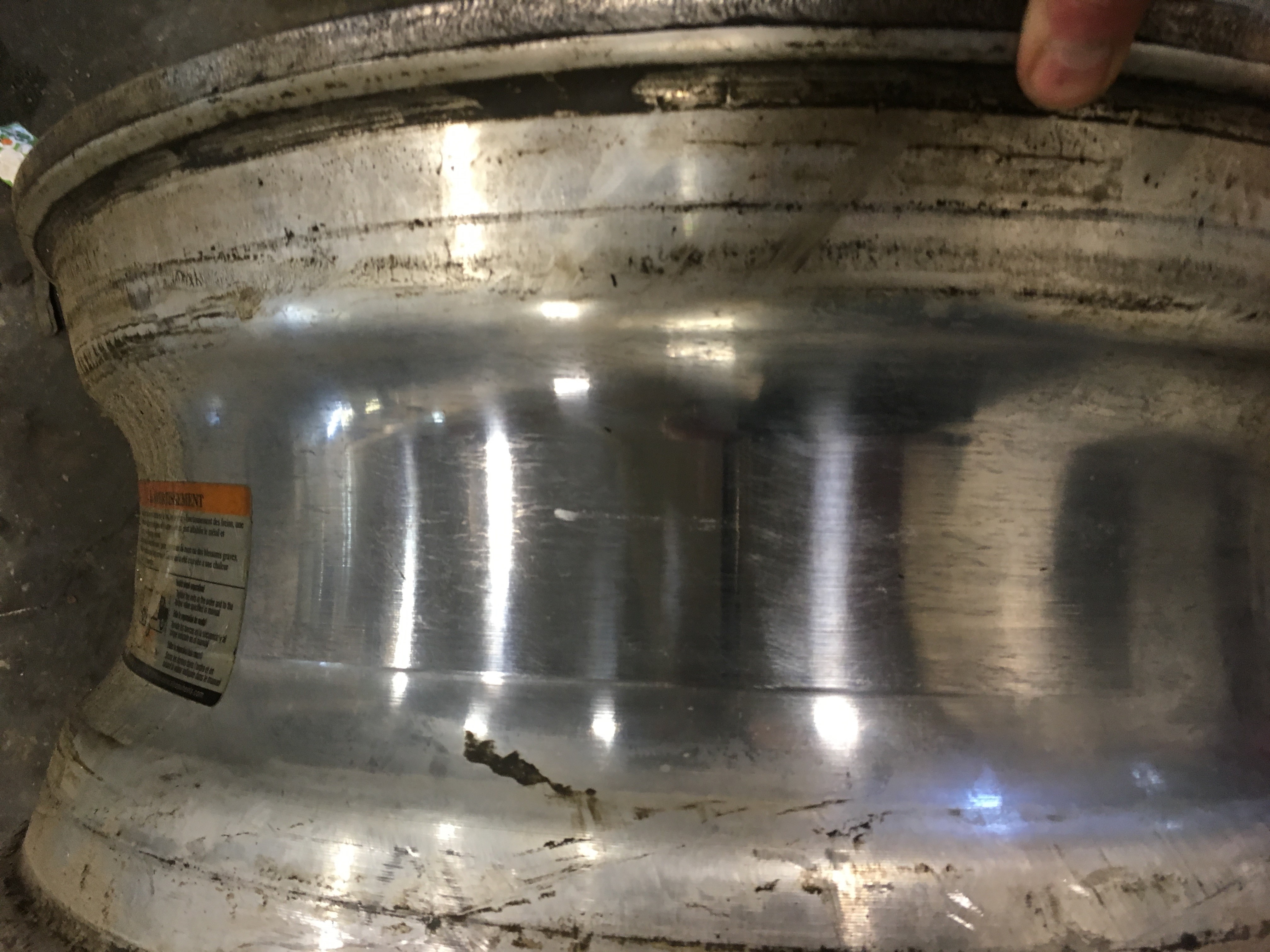 Alcoa Wheel after White Diamond Metal Polish