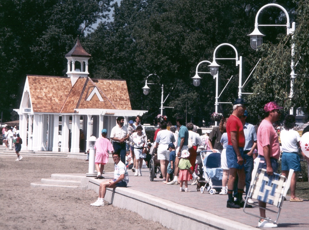 https://0901.nccdn.net/4_2/000/000/046/6ea/1cobourg--main-brick-promenade-gazebo-.jpg