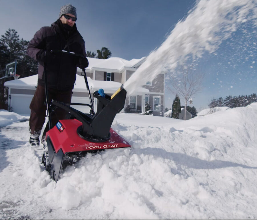 https://0901.nccdn.net/4_2/000/000/046/6ea/821-qze-snow-thrower.jpg