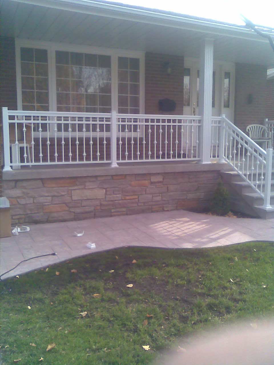 DOUBLE BAR WITH  ALTERNATING DIAMONDS