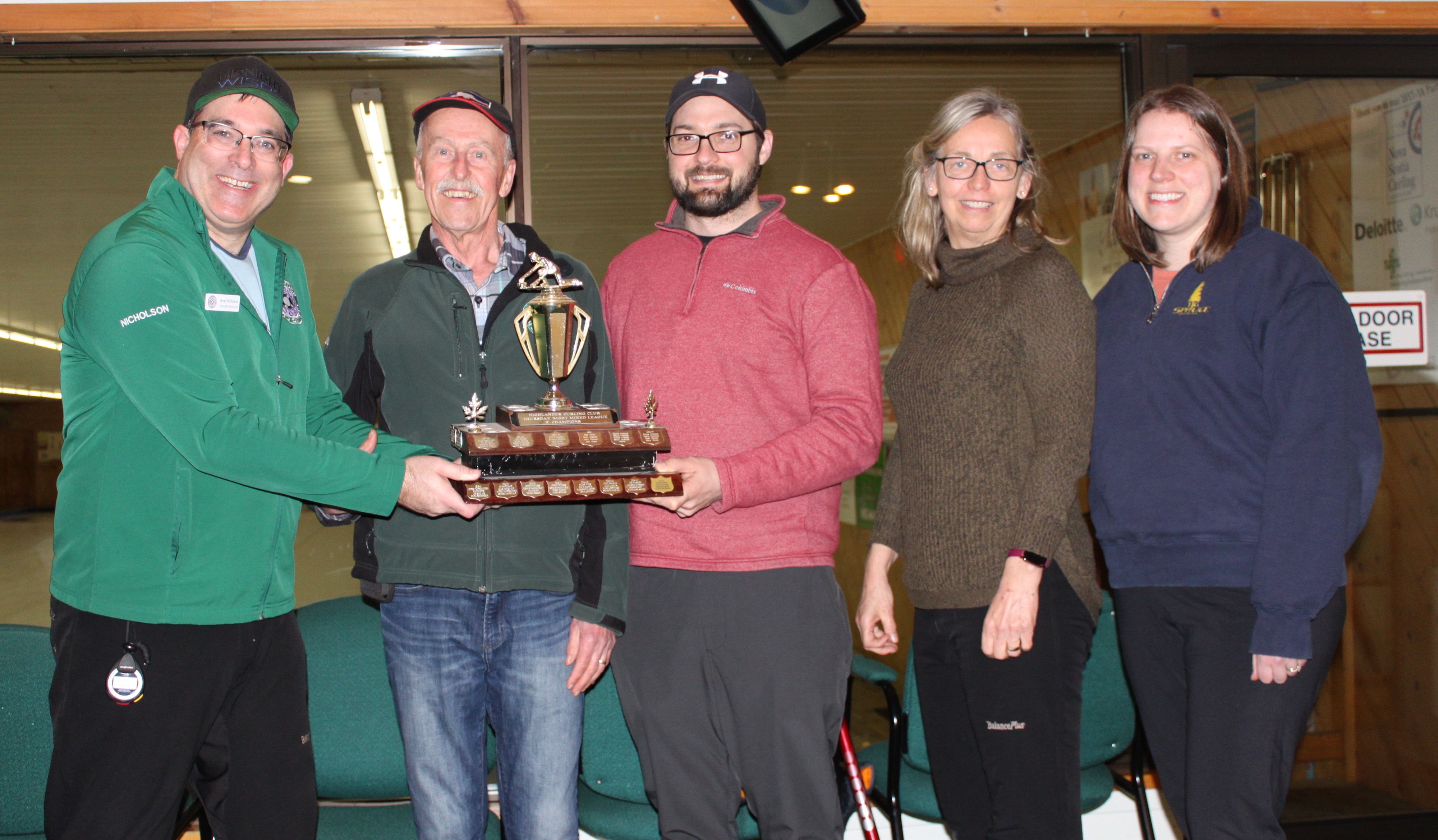 Thursday Night Mixed Division B Playoff Champions (LtoR): Presented by 2021-2022 Division B Playoff Champion - Brian Nicholson to Harry Daemen, KC Cupido, Annette Daemen and Cristina Silvestri