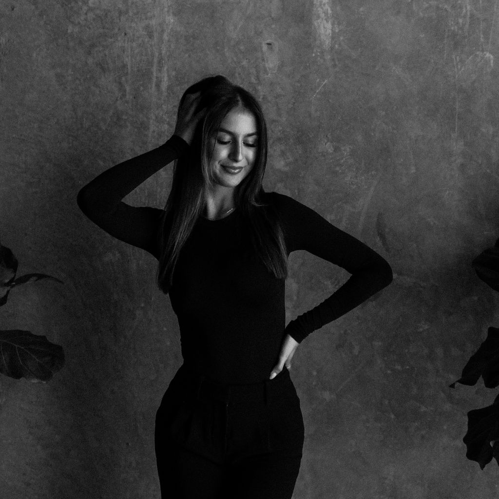 ALEXA
SALON COORDINATOR/MARKETING MANAGER