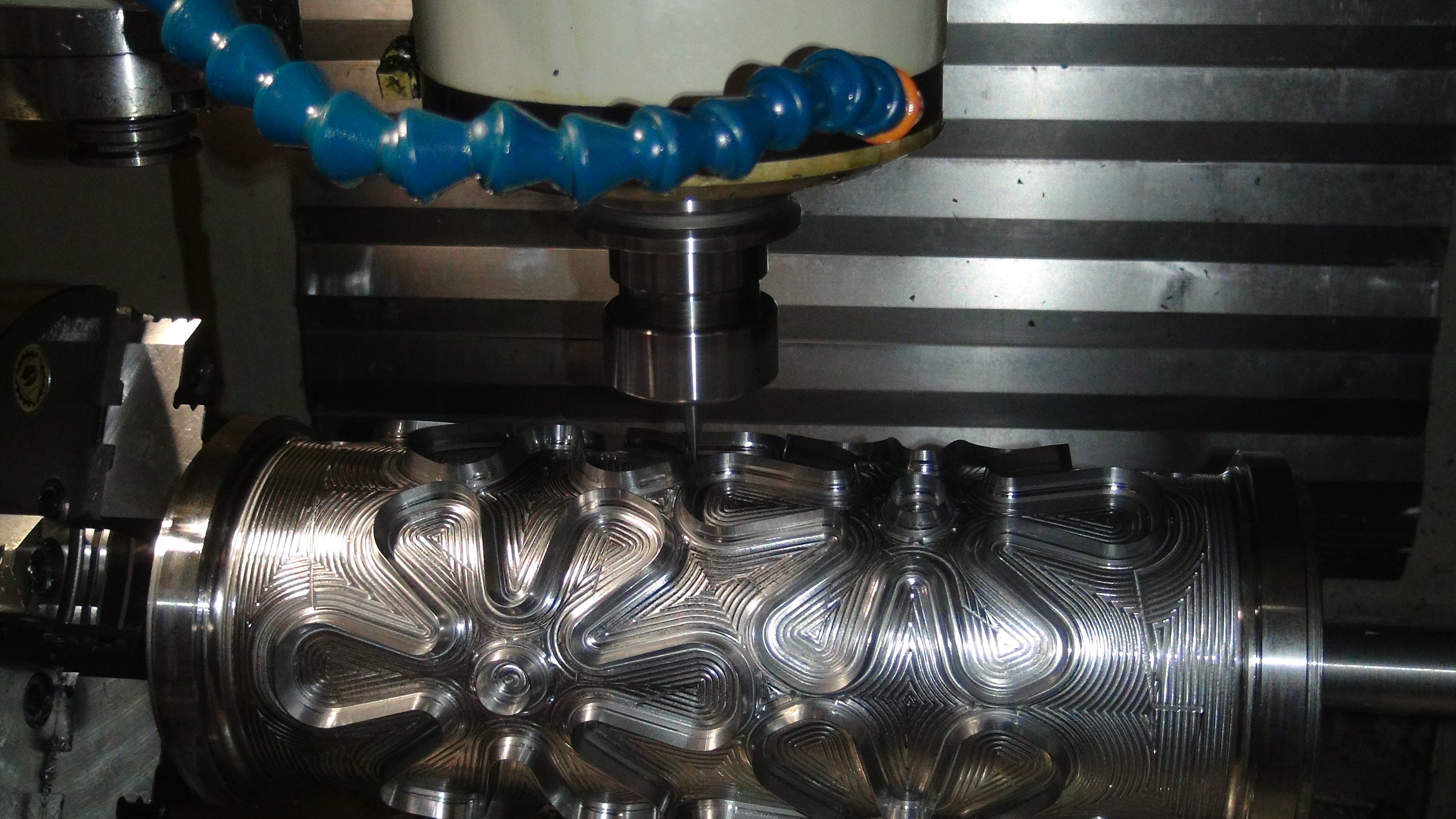 Magnetic cylinder for rotary printing machine