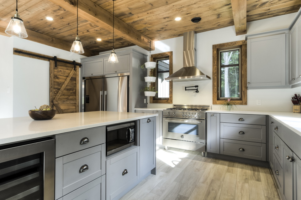https://0901.nccdn.net/4_2/000/000/046/6ea/timber-frame-interior_750.jpg