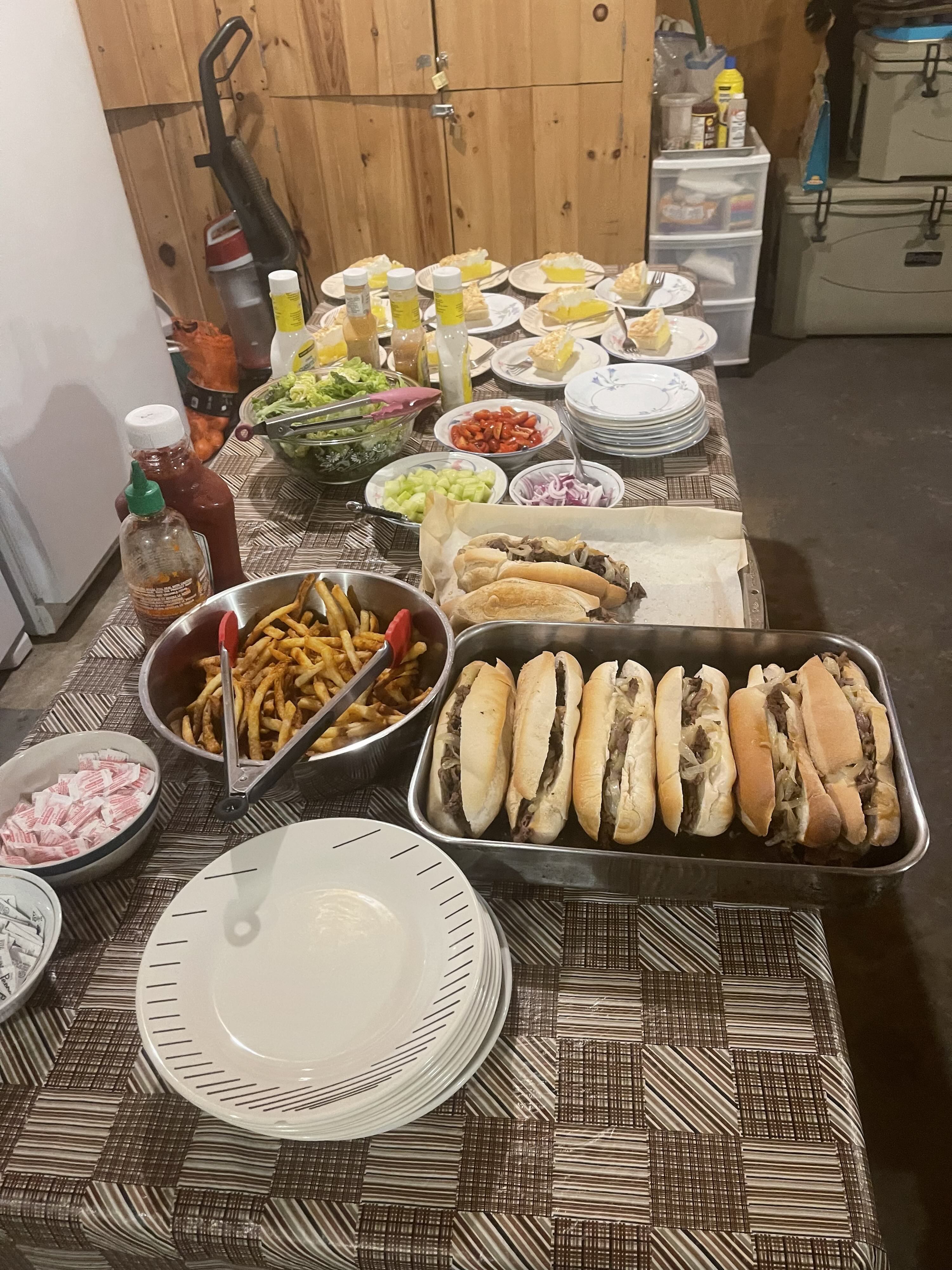 https://0901.nccdn.net/4_2/000/000/046/6ea/wild-north-outfitters-phili-cheese-steak-dinner-madawaska-ontari.jpg