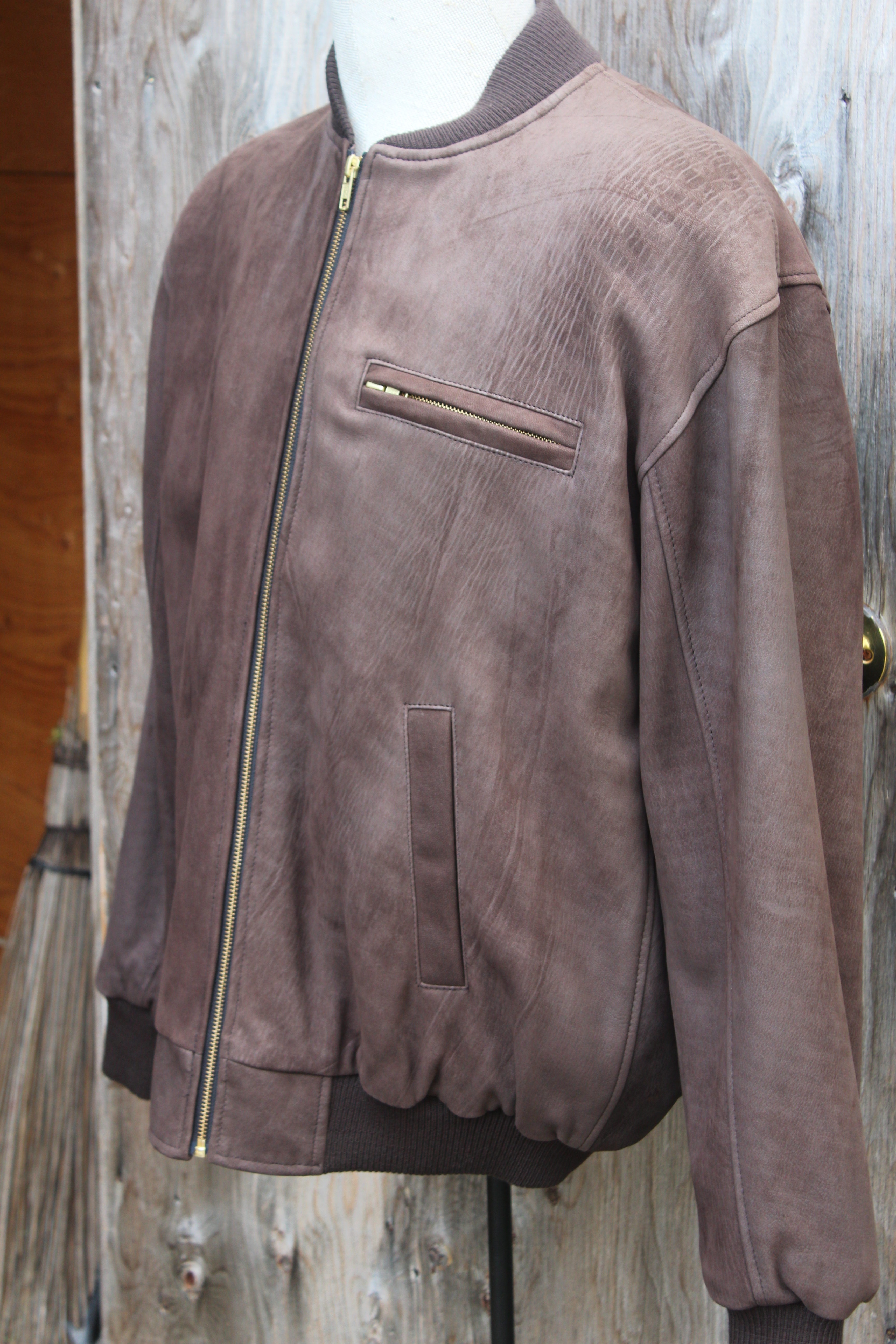 Mens Bomber in Brown, (available in Classic Brown, Classic Black, Naked Black)- $225.00
Bainton's Tannery
Style #: 03

