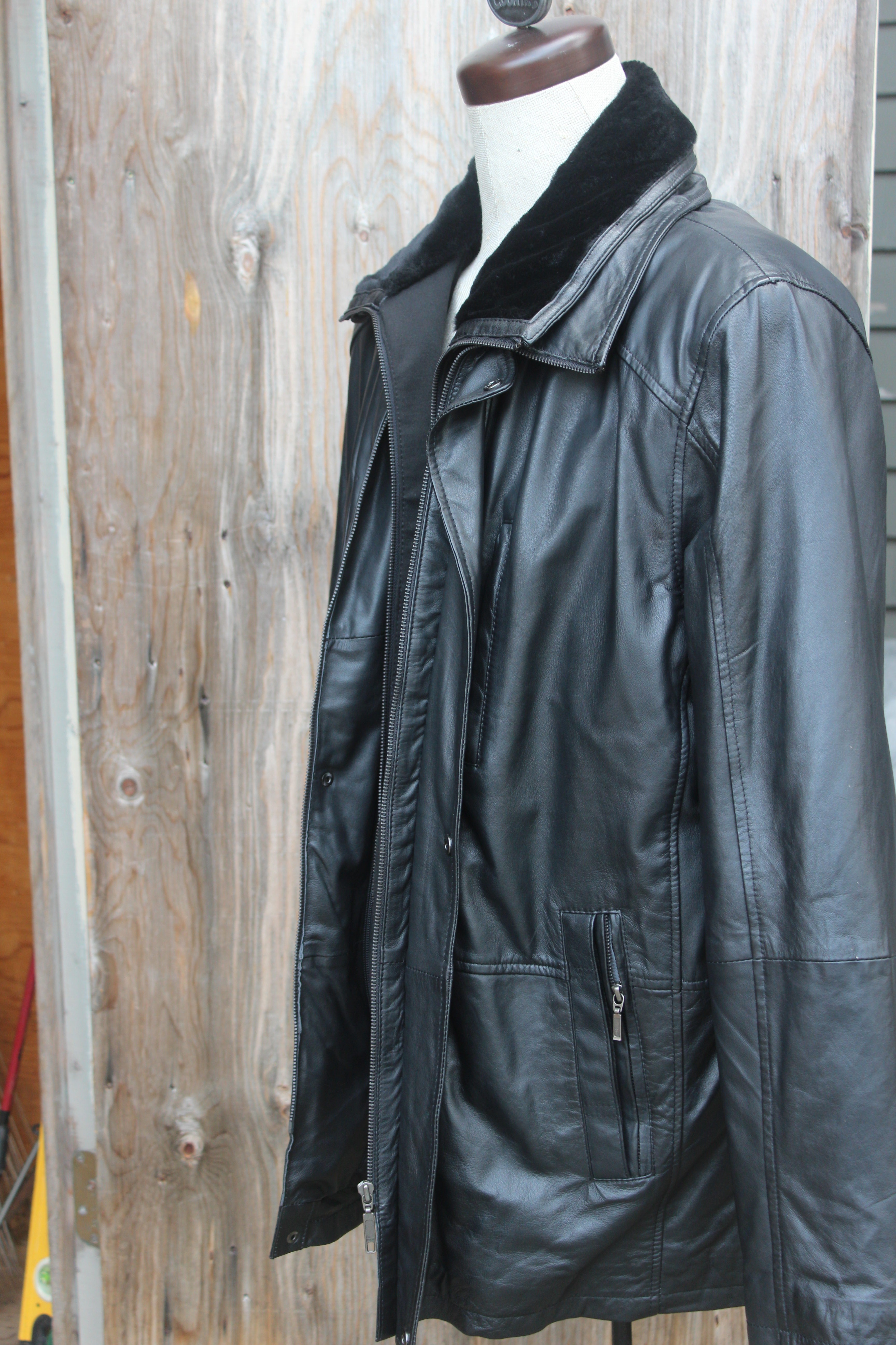 Black Leather & Fur Collar- $495.00
Plonge Leathers
Style #: 40655BK
