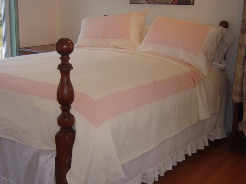 https://0901.nccdn.net/4_2/000/000/04b/787/Pink_and_Cream_Bedding-800x600.jpg