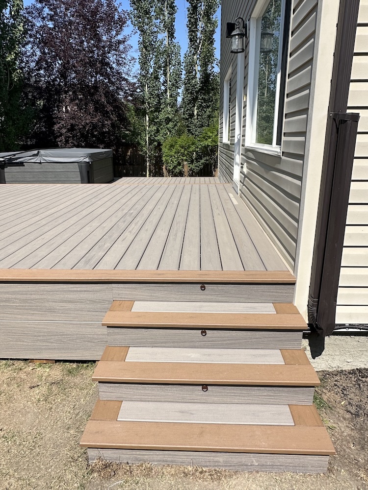 https://0901.nccdn.net/4_2/000/000/04b/787/calgary-decking-trex19.jpg