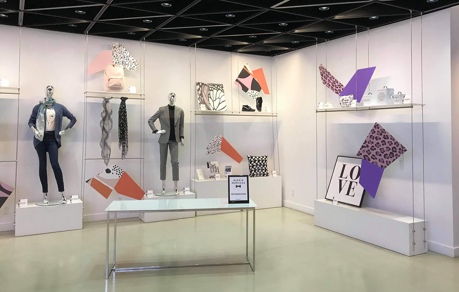 ALEXIS NIHON SERVICE Pop-up store
Conception decors and merchandising 
Westmount
