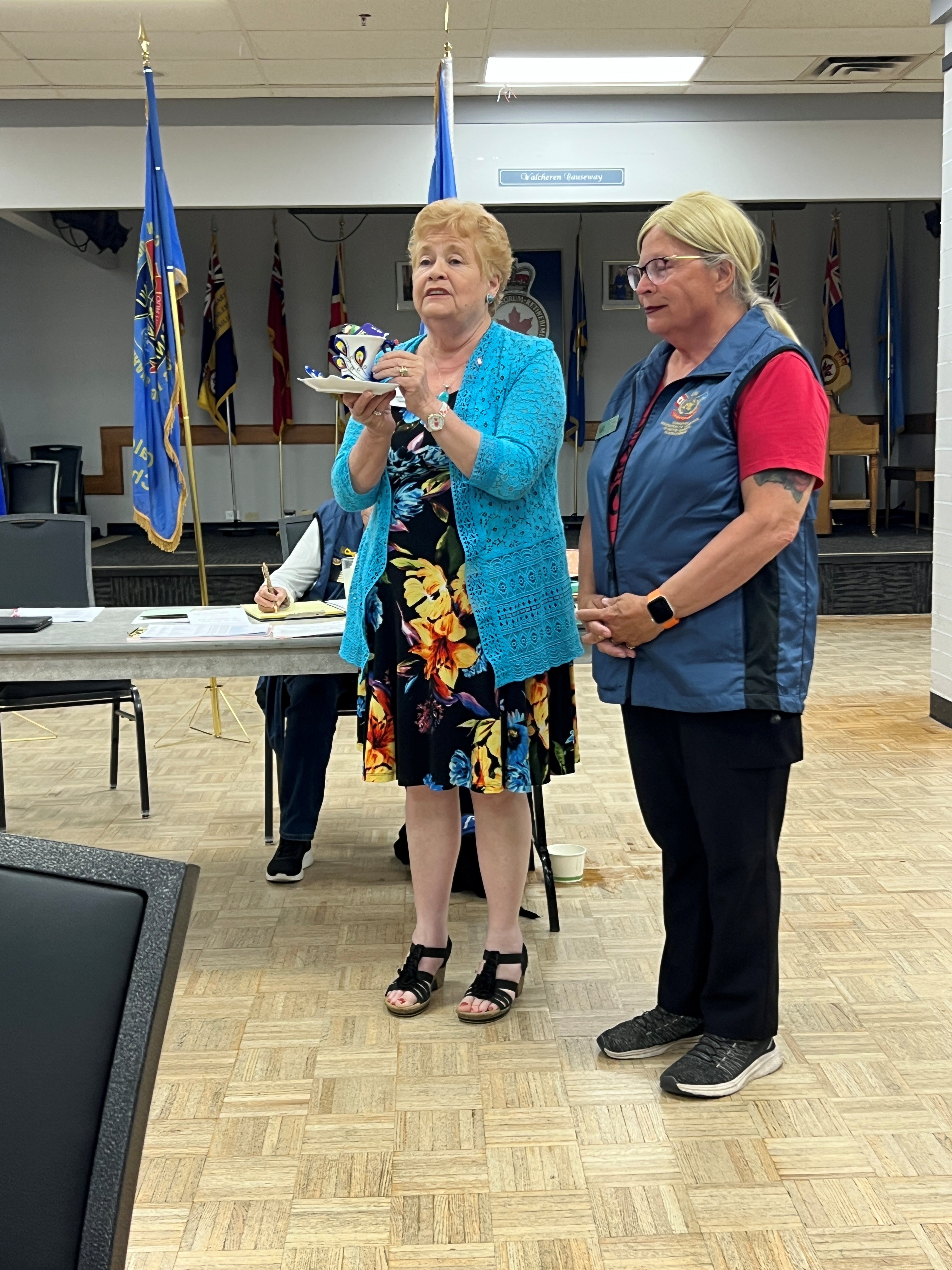 https://0901.nccdn.net/4_2/000/000/050/773/4--lynn-martin-mccann-from-the-war-bride-presenting-a-gift-to-ca.jpg