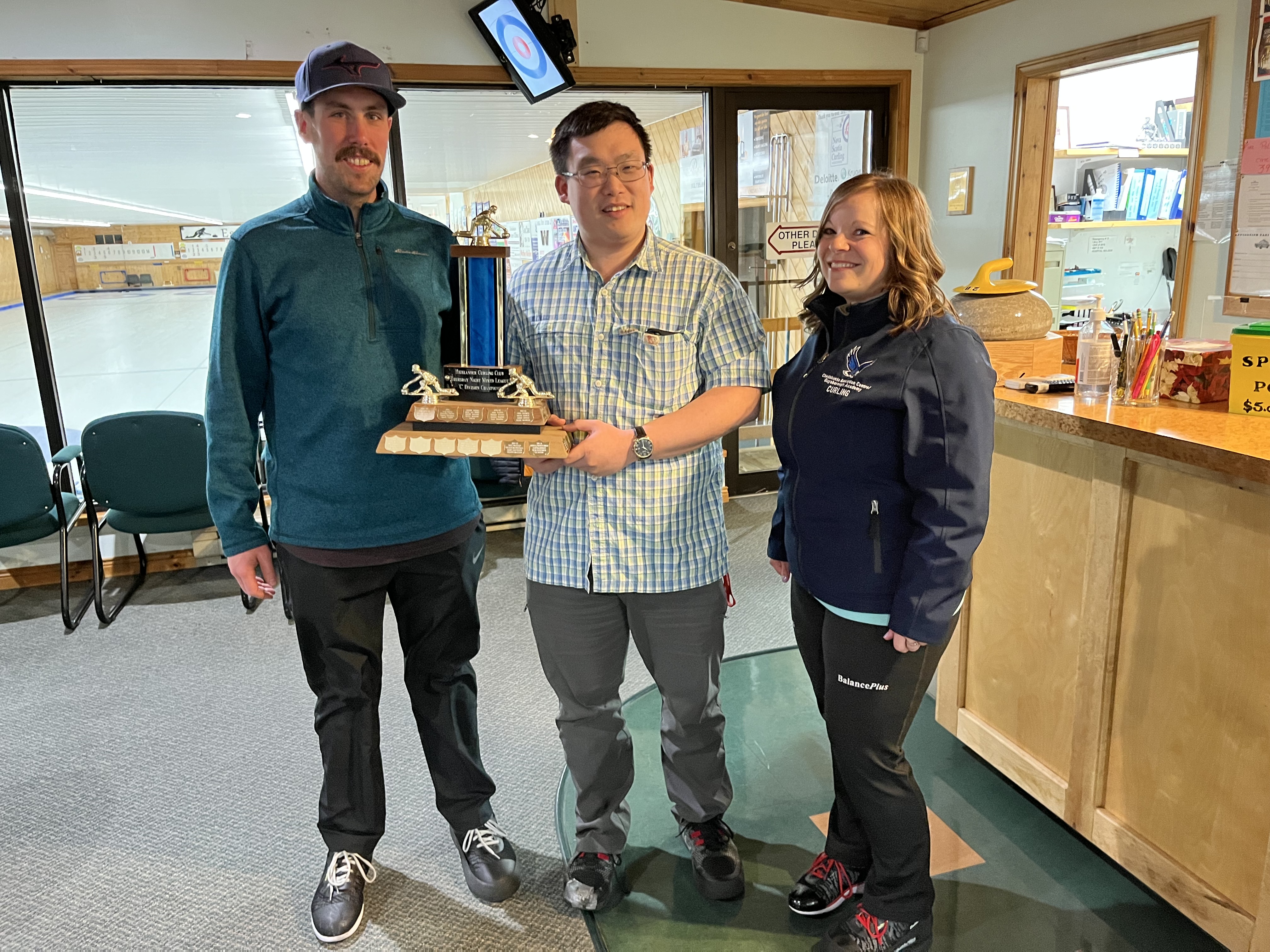 Thursday Night Mixed Division C Playoff Champions (LtoR): Rob Currie-Wood and Alex Foo (missing for photo - Dave MacNeil and Wayne Richard)
Presented by 2021-2022 Division C Playoff Champion - Alicia Mills