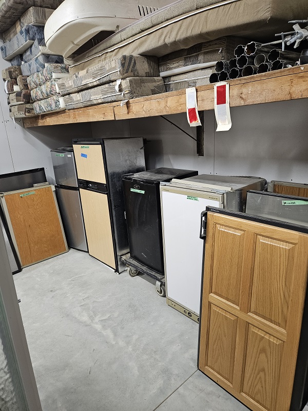 https://0901.nccdn.net/4_2/000/000/050/773/used-small-fridges.jpg