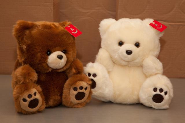 https://0901.nccdn.net/4_2/000/000/050/773/zb_port_alberni_stuffed_bears-4388.jpg