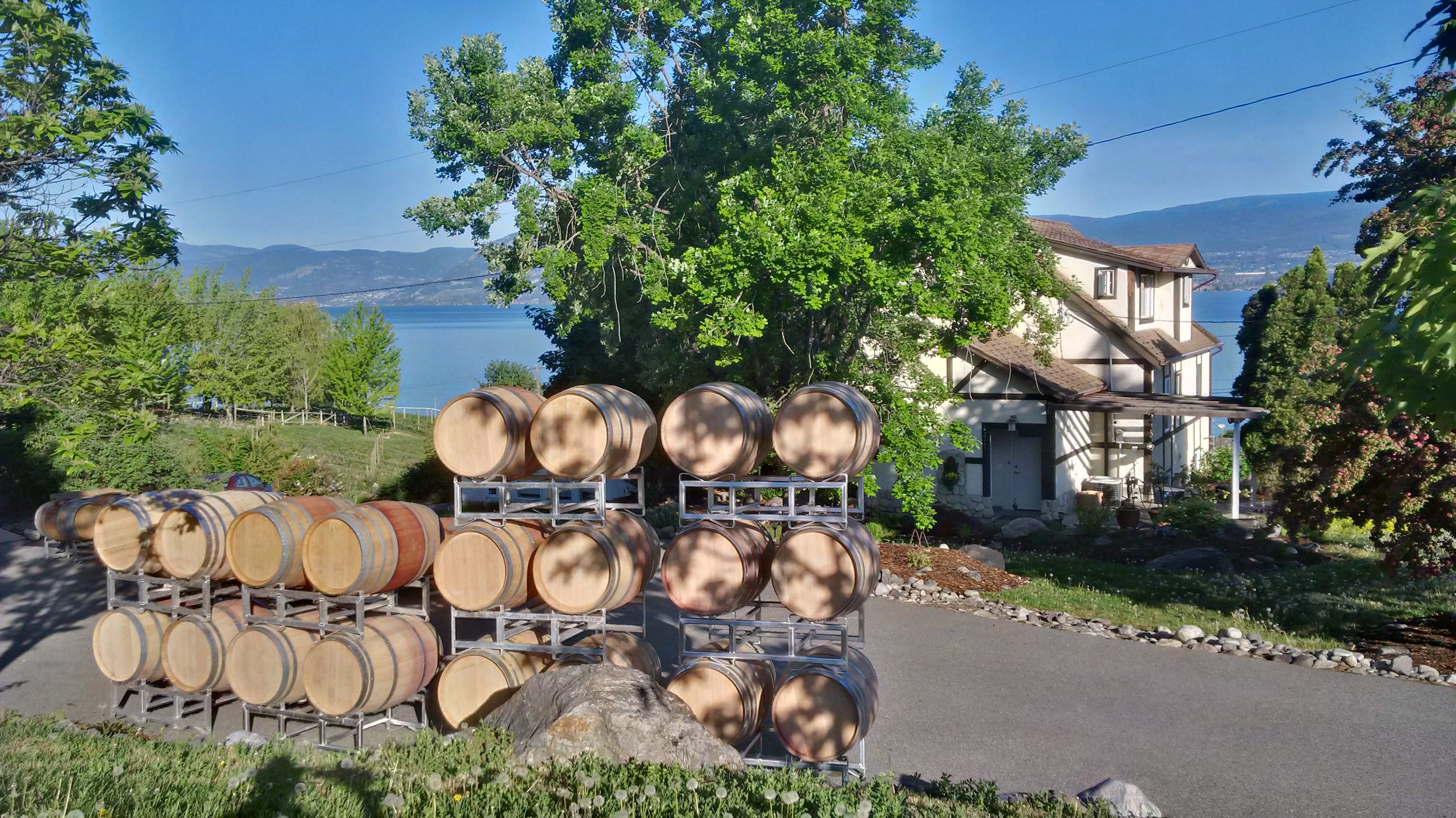 https://0901.nccdn.net/4_2/000/000/053/0e8/St-Hubertus---Oak-Bay-Winery-Wine-Club.jpg