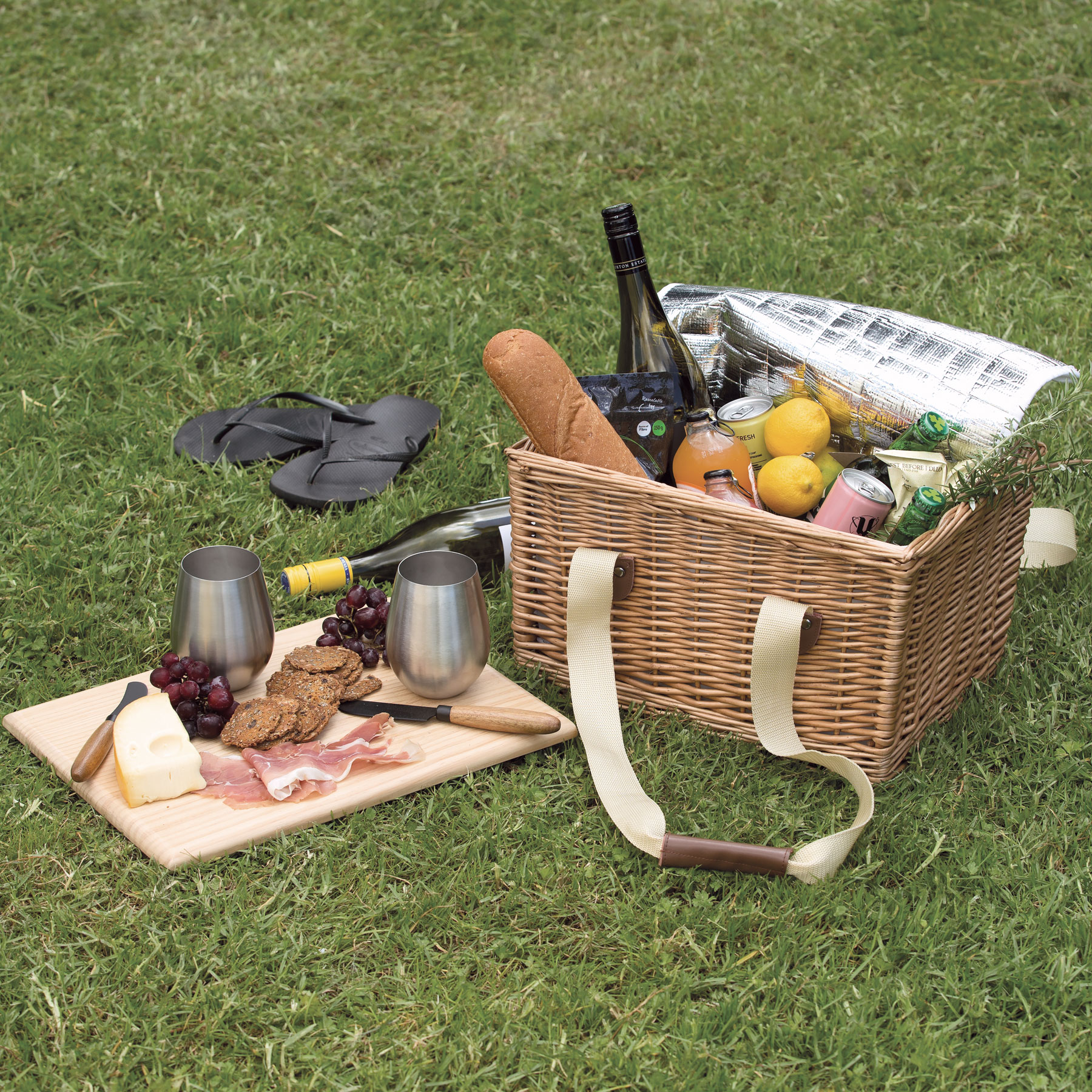https://0901.nccdn.net/4_2/000/000/053/0e8/devon-cooler-picnic-basket-lifestyle.jpg