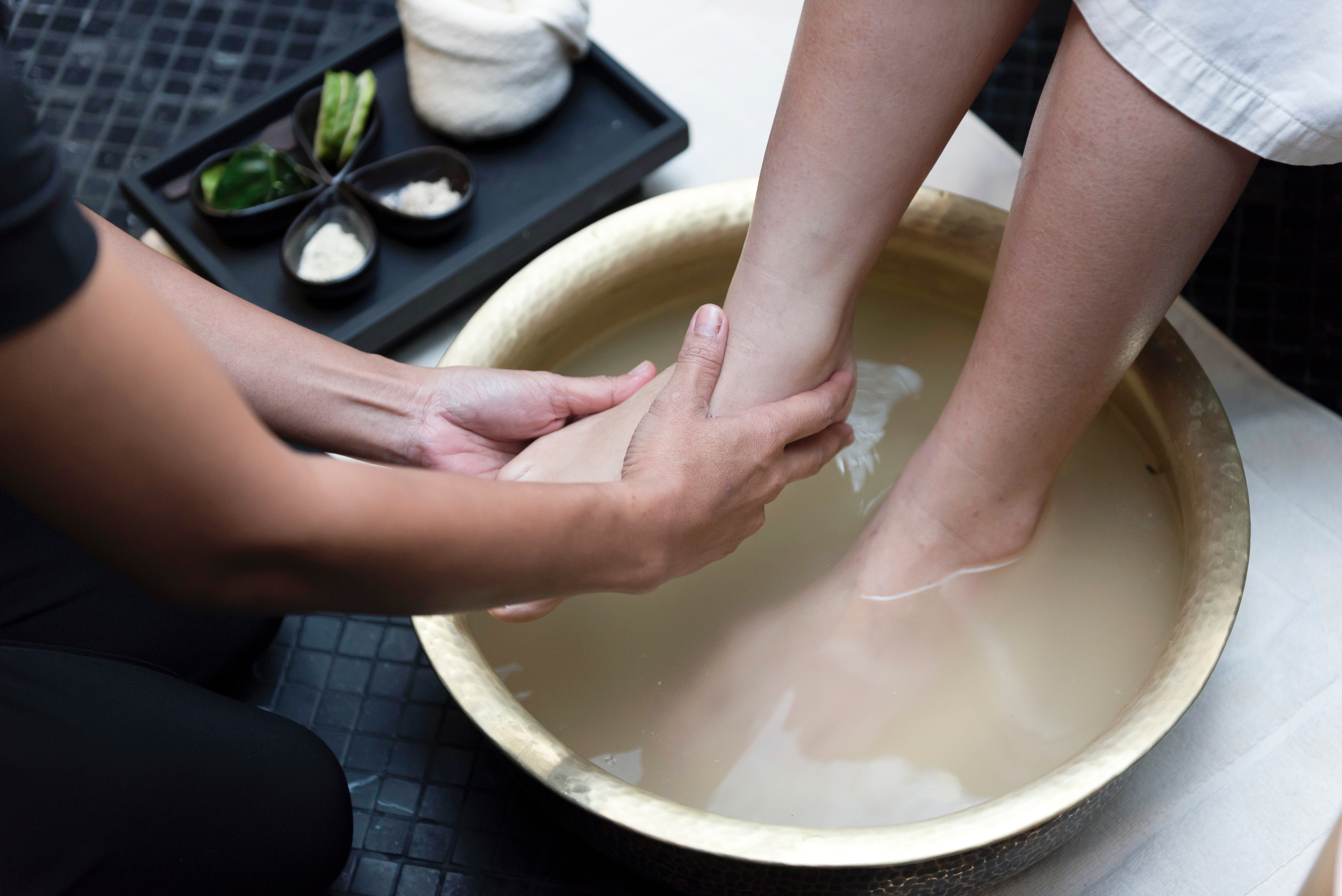 https://0901.nccdn.net/4_2/000/000/056/7dc/Canva---Foot-washing-in-spa-before-treatment-5393x3600.jpg