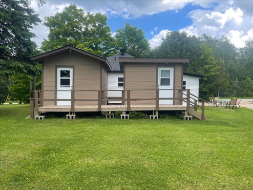 https://0901.nccdn.net/4_2/000/000/056/7dc/bear-hunting-lodge-ontario-shower-washroom.jpg