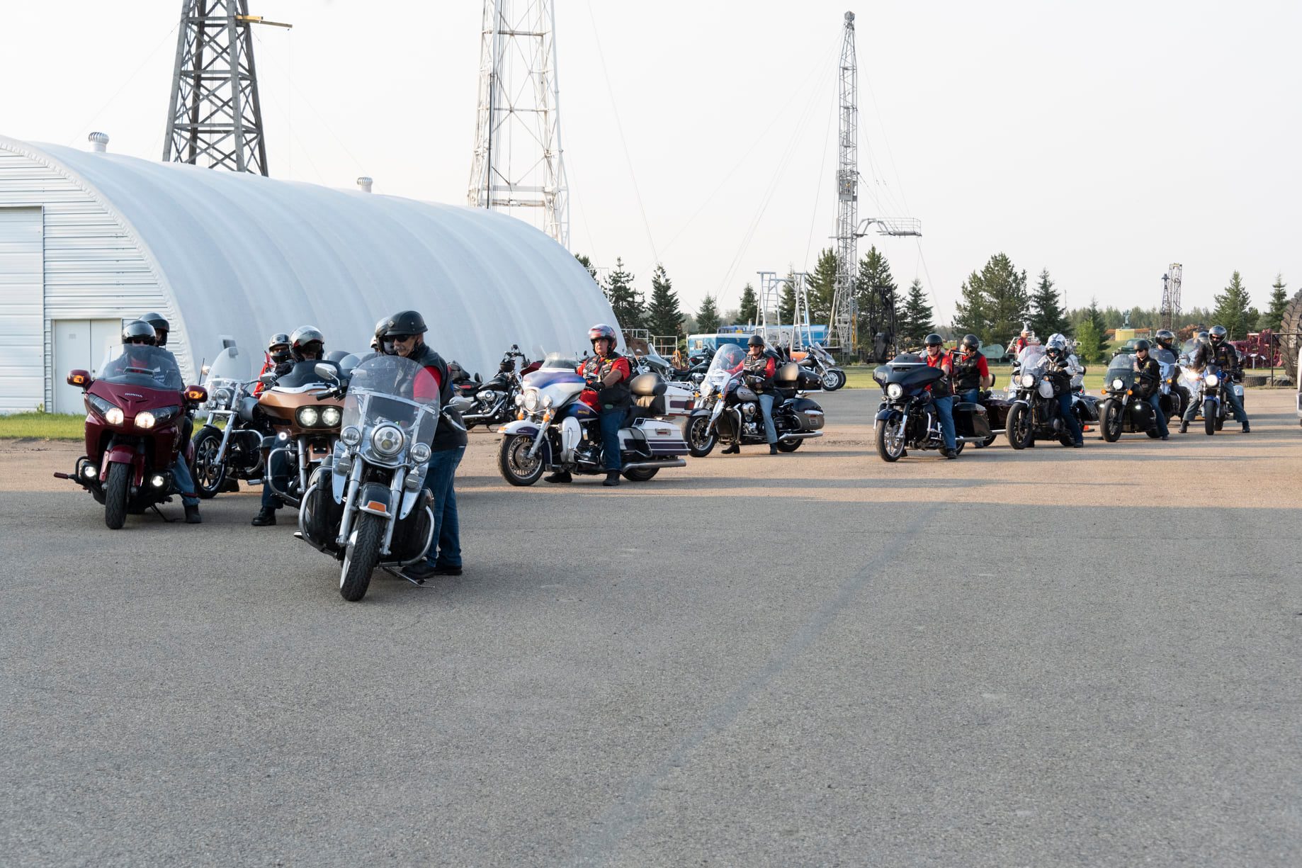https://0901.nccdn.net/4_2/000/000/056/7dc/bikes-getting-ready-for-ride.jpg