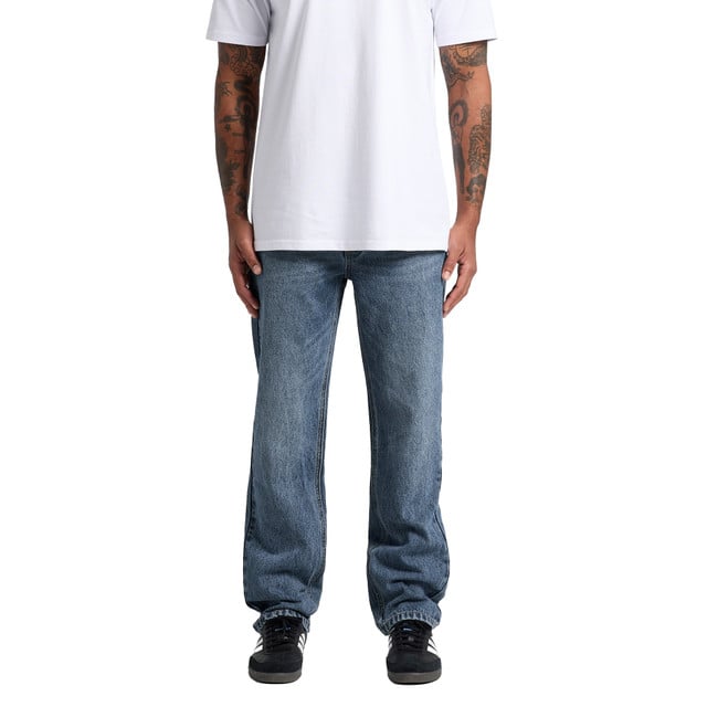 A black and white photo of clouds and mountains