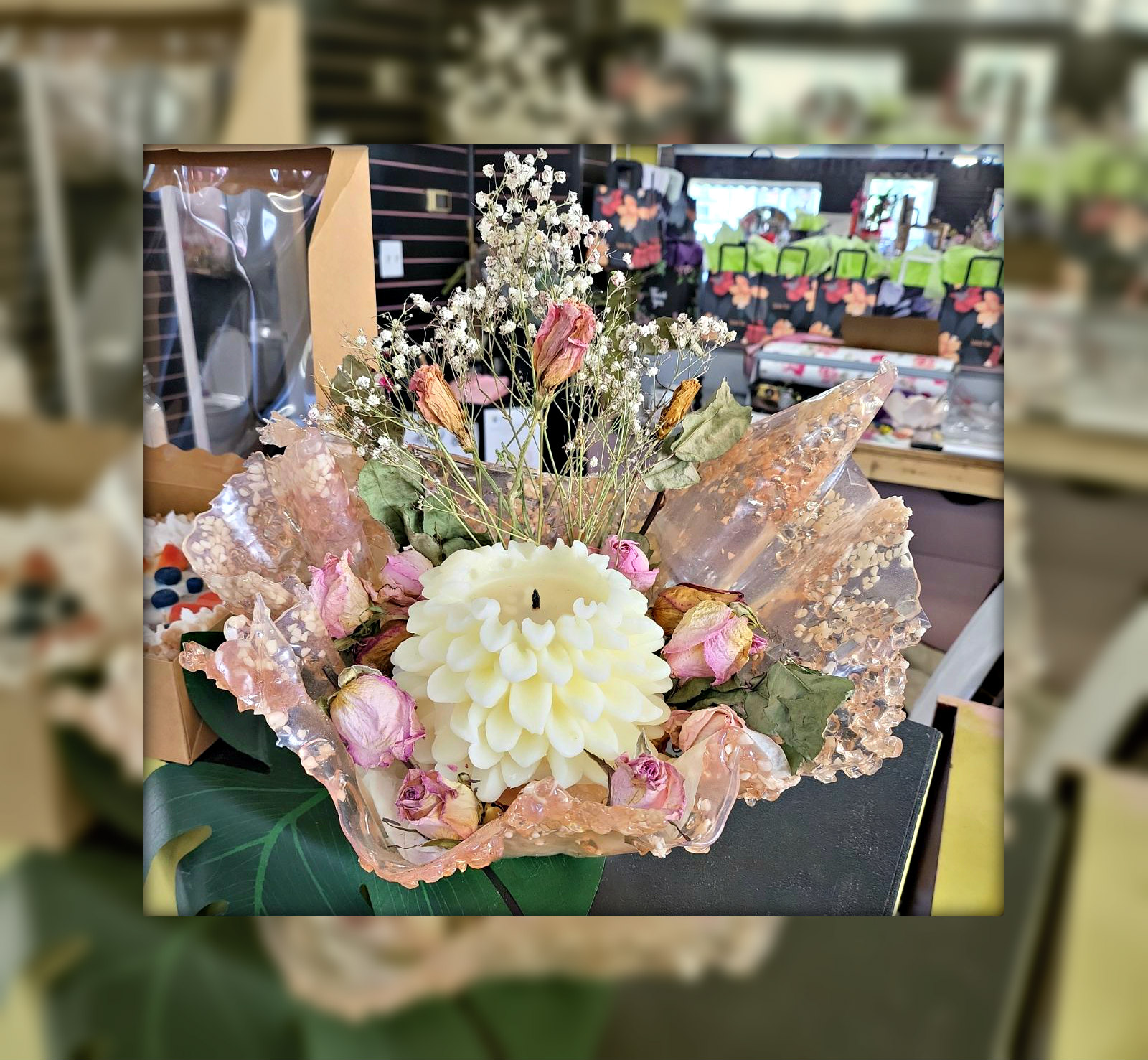  Floral &  Scented or Unscented Candle  Table Embellishments

Candle $85.00