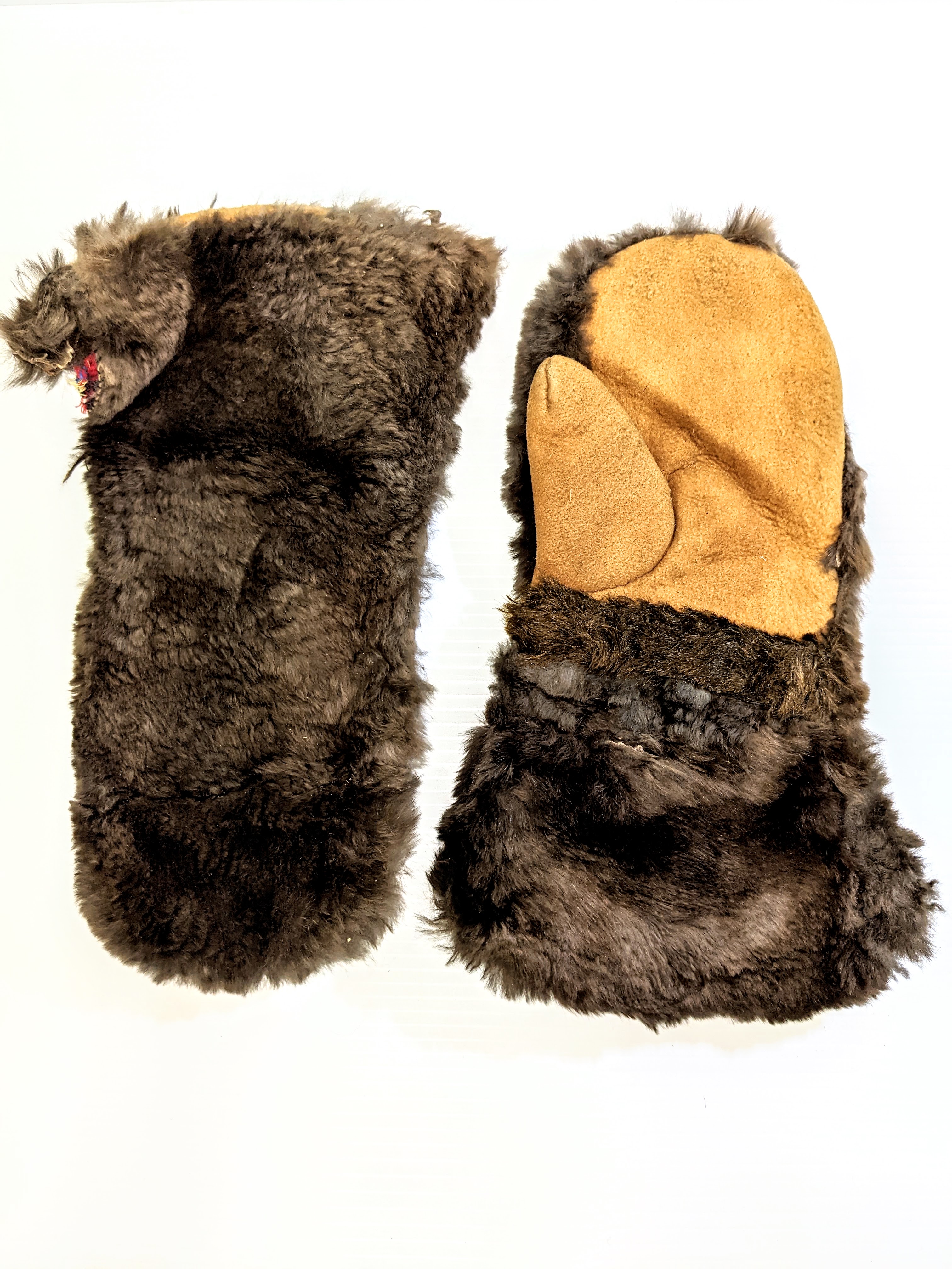 With the arrival of large fluffy snowflakes we thought these mittens were fitting for this week! They are handmade leather mitts with what we believe is beaver fur on the exterior. They were worn by Jessie Slade McGrew who came from England to Fort Vermilion as a teacher in 1909 to teach at the Stoney Point school. She held the position for 15 years. Jessie was active in the Anglican Church and helped develop the first library collection in Fort Vermilion!
998.1.202 / Newman Jack + Pearl
24/10/2022