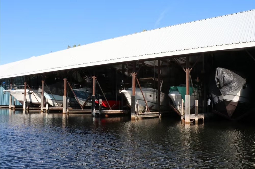 https://0901.nccdn.net/4_2/000/000/05a/a3f/boat-houses_1--big-photo-.jpg