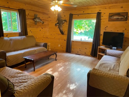 https://0901.nccdn.net/4_2/000/000/05a/a3f/main-cabin-bear-camp-recreation-room.jpg