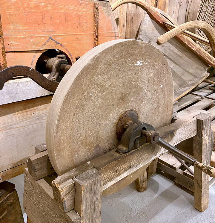 Grinding Wheel for Sharpening Metal Tools.