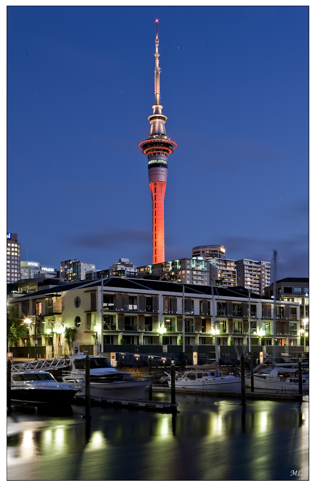 Auckland, Sky Tower vue du port - Février 2010