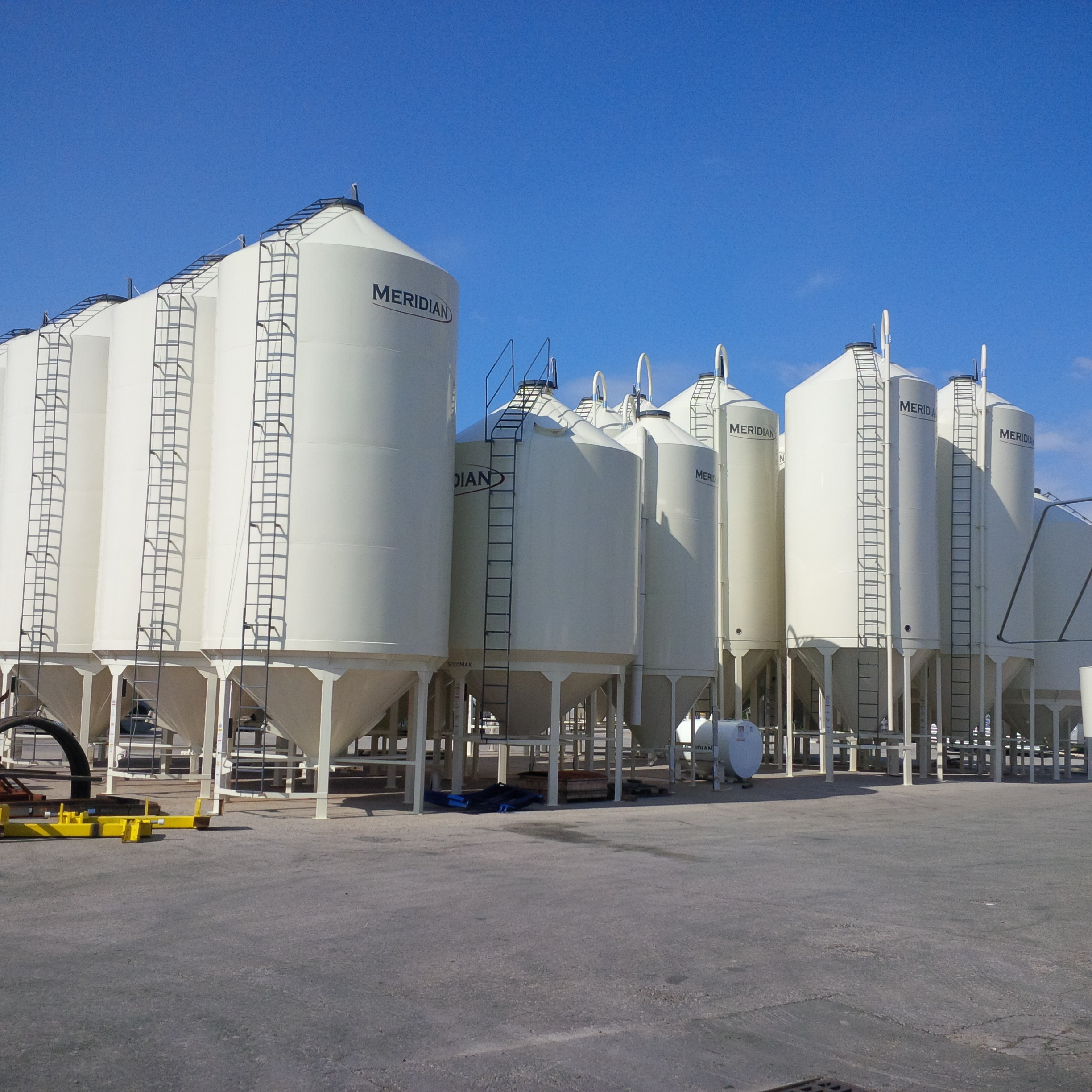 https://0901.nccdn.net/4_2/000/000/05c/240/Meridian-Grain-Bins--2--2448x2448.jpg