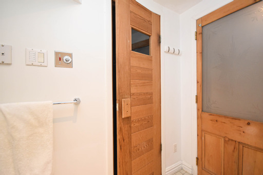 https://0901.nccdn.net/4_2/000/000/05c/240/brown-lower-level-bathroom-sauna.jpg