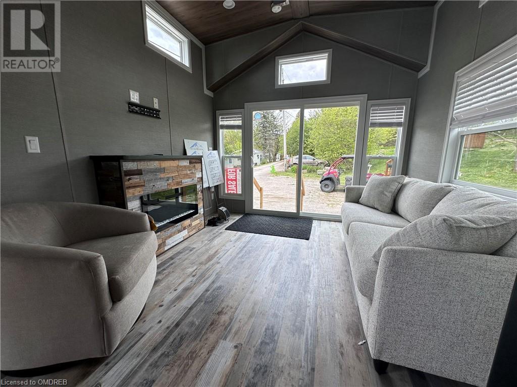 https://0901.nccdn.net/4_2/000/000/05e/0e7/livingroom.jpg