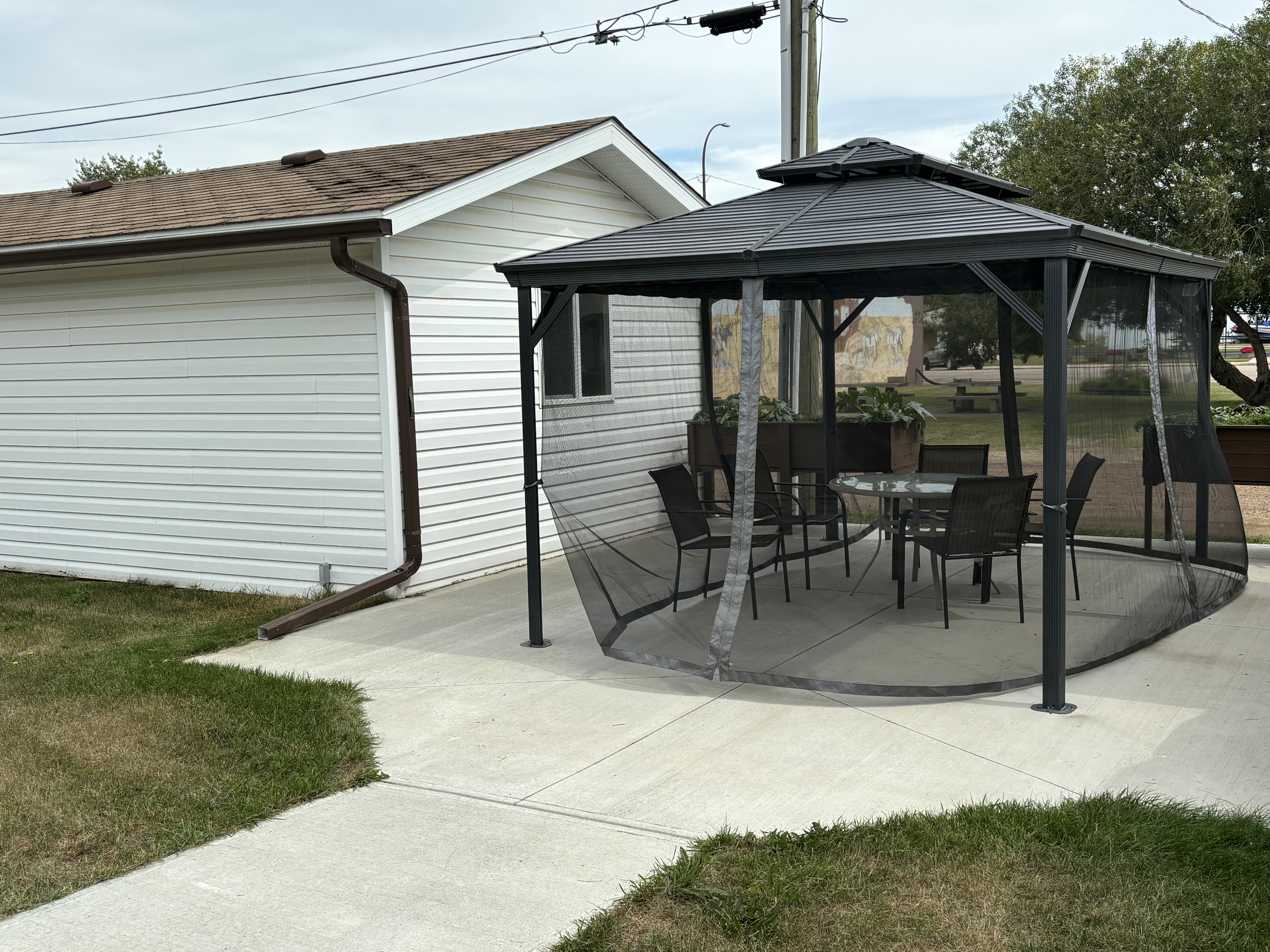 Mannville Manor Outdoor Patio