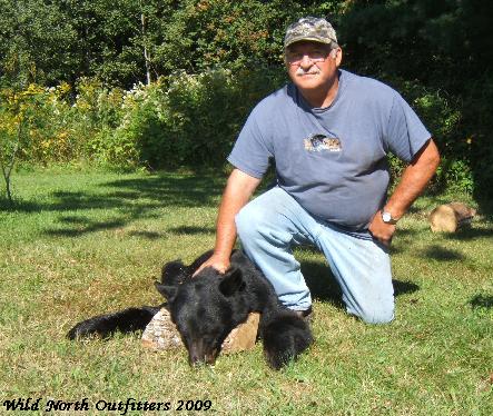 https://0901.nccdn.net/4_2/000/000/060/85f/archery-black-bear-hunt-ontario-terry.jpg
