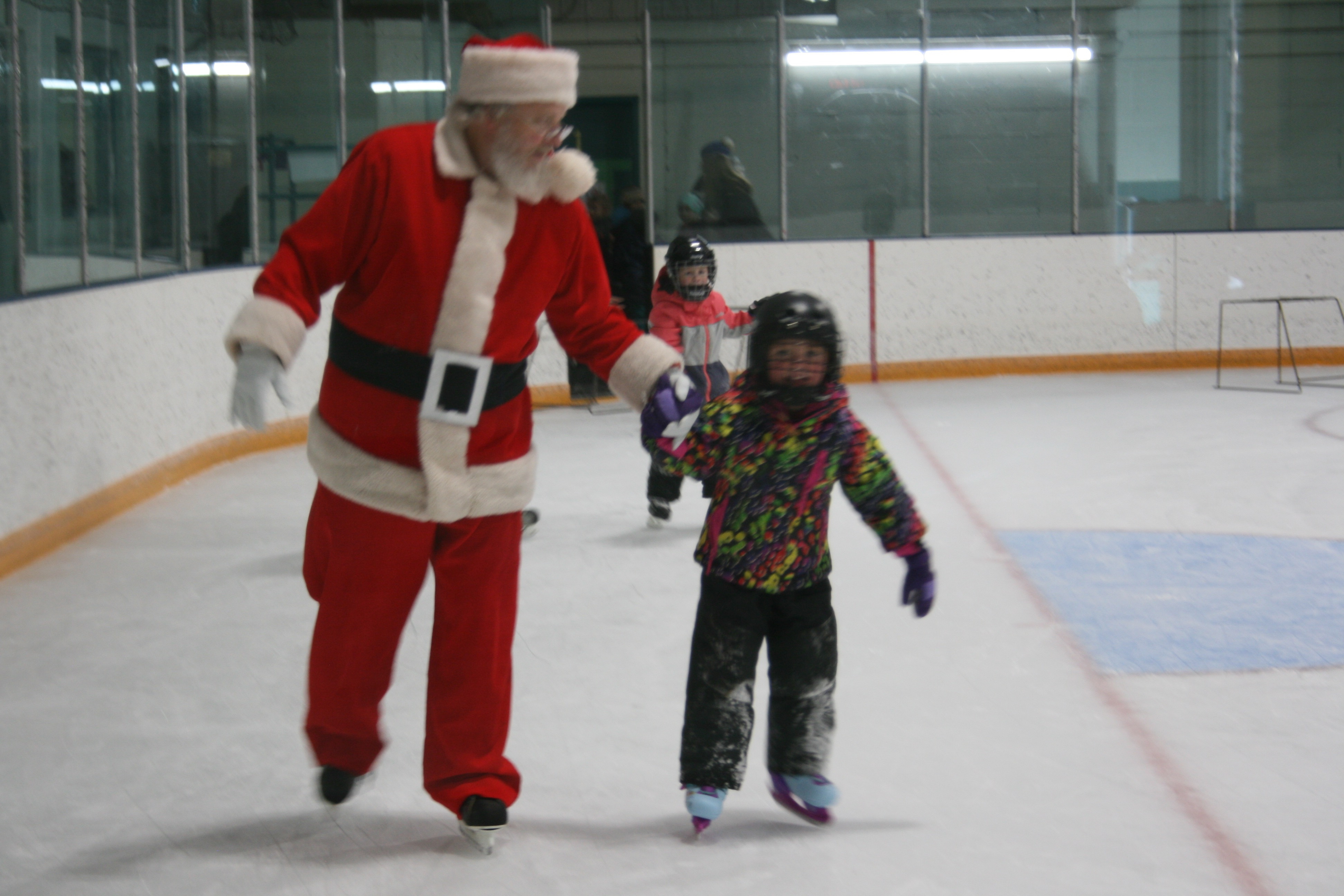 https://0901.nccdn.net/4_2/000/000/060/85f/santa-skate-18-3888x2592.jpg