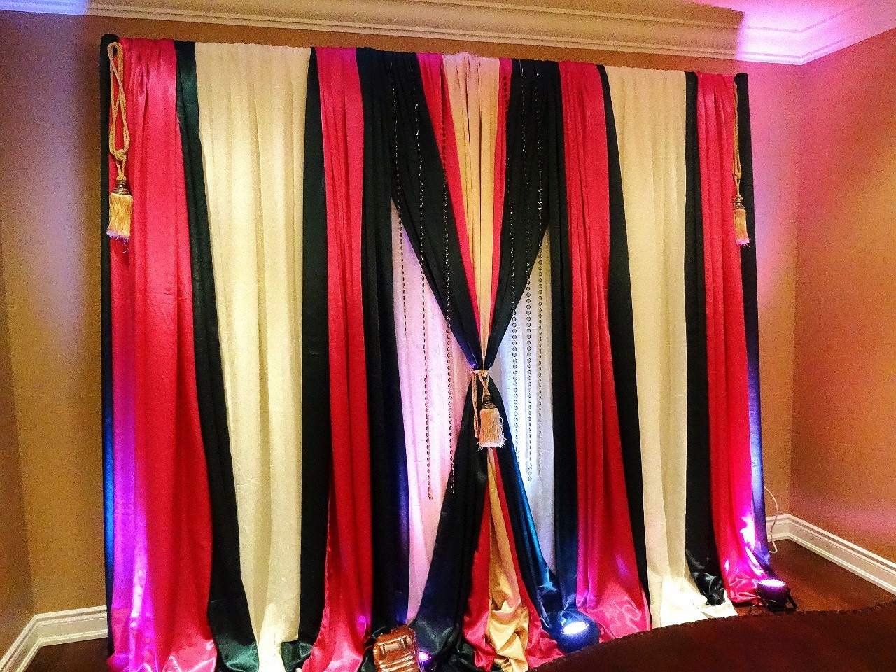 https://0901.nccdn.net/4_2/000/000/061/438/Home-Backdrop-Nikah--1280x960--1280x960.jpg