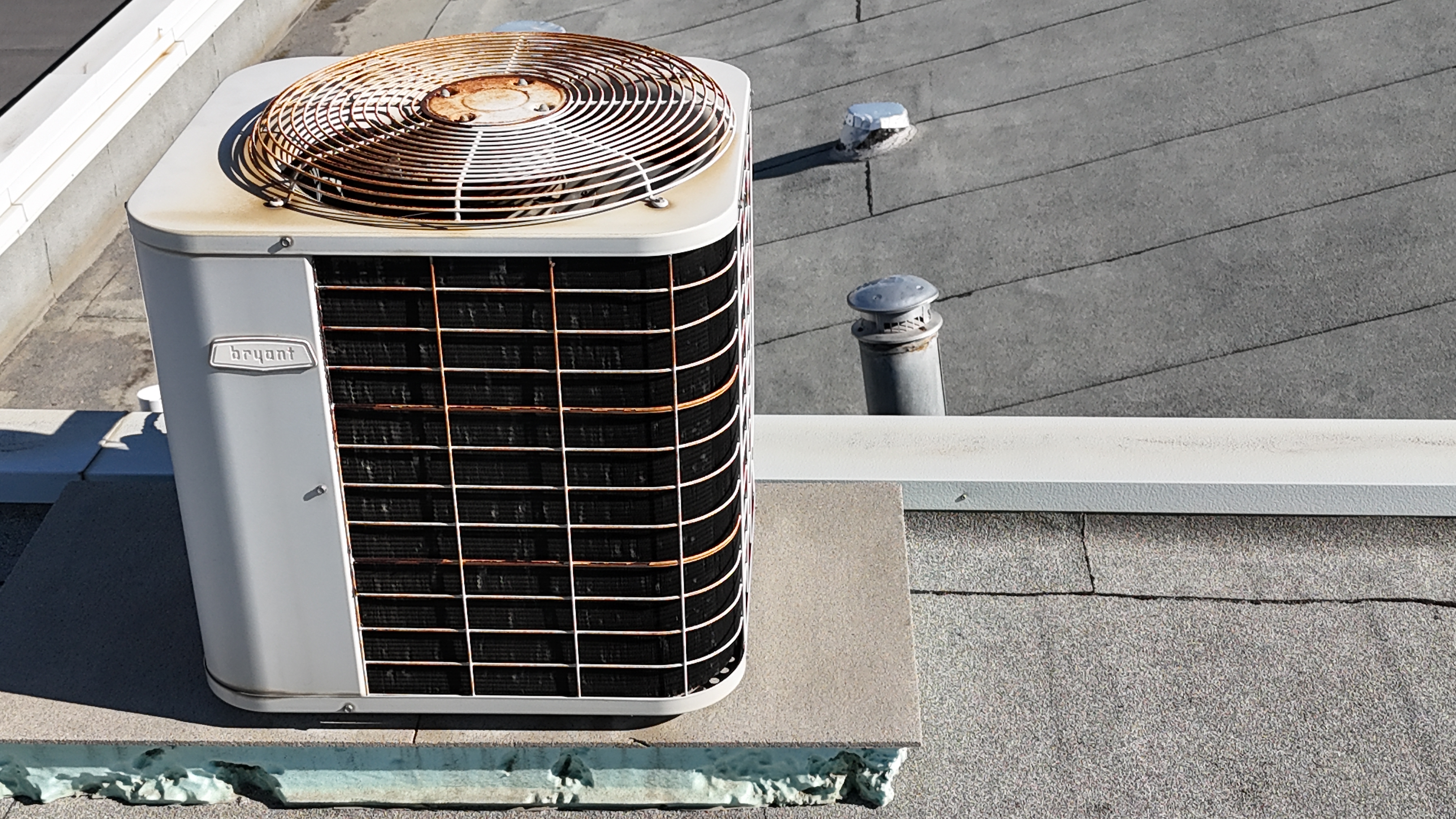 Roof mounted AC unit