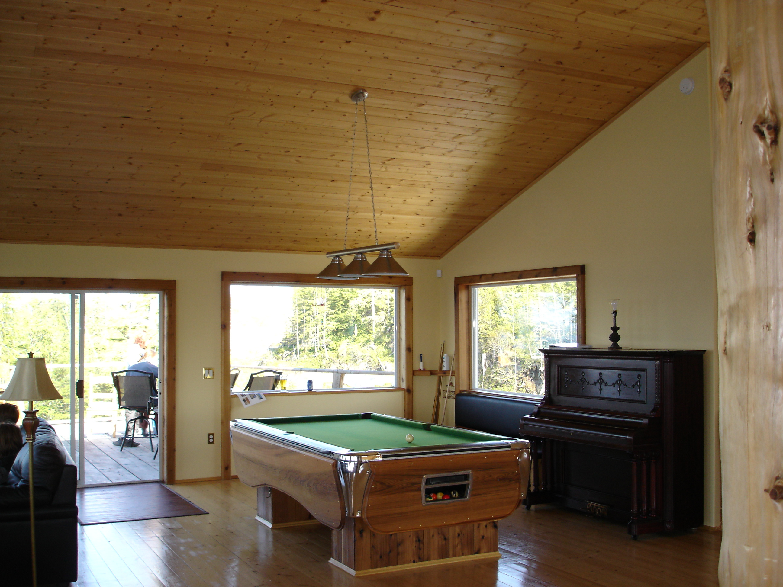 https://0901.nccdn.net/4_2/000/000/061/438/pool-table-and-deck-view-2592x1944.jpg