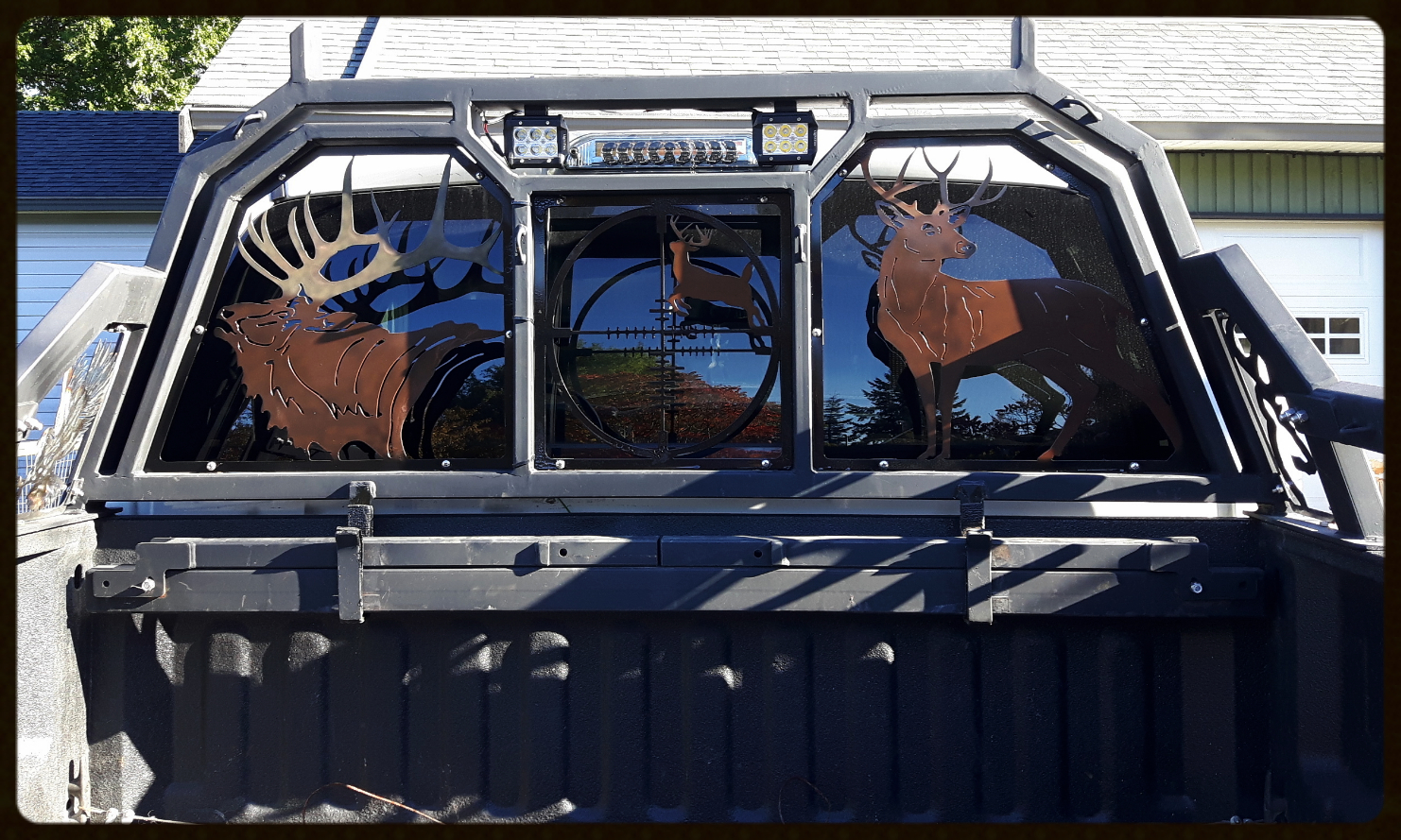 Interchangeable art headache rack Elk