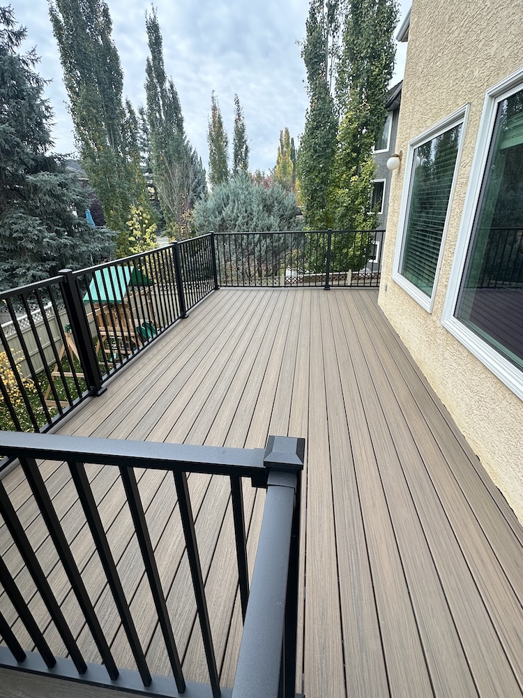https://0901.nccdn.net/4_2/000/000/064/d40/calgary-decking-trex29.jpg