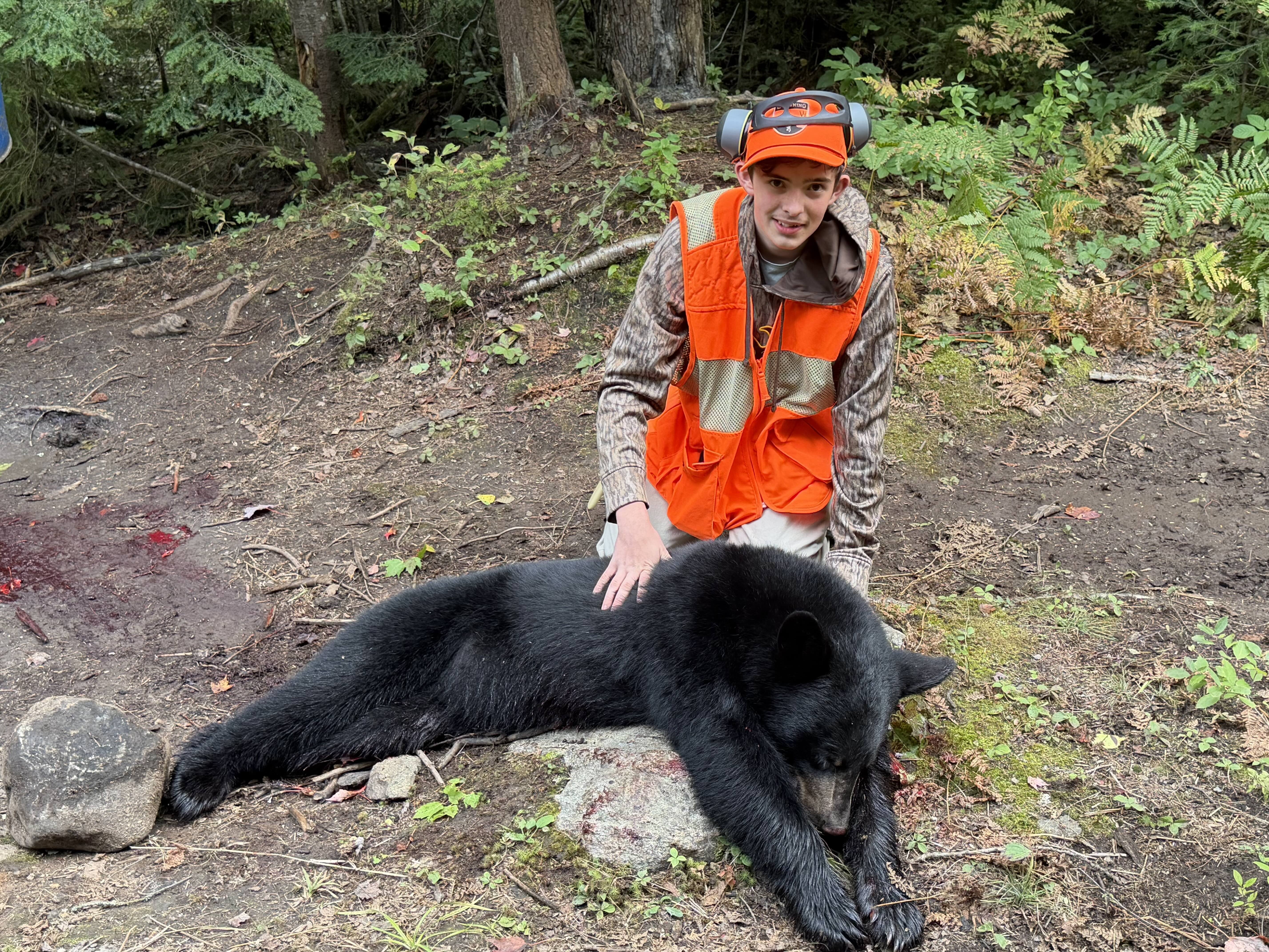 https://0901.nccdn.net/4_2/000/000/064/d40/successful-black-bear-hunt-in-madawaska-ontario.jpg