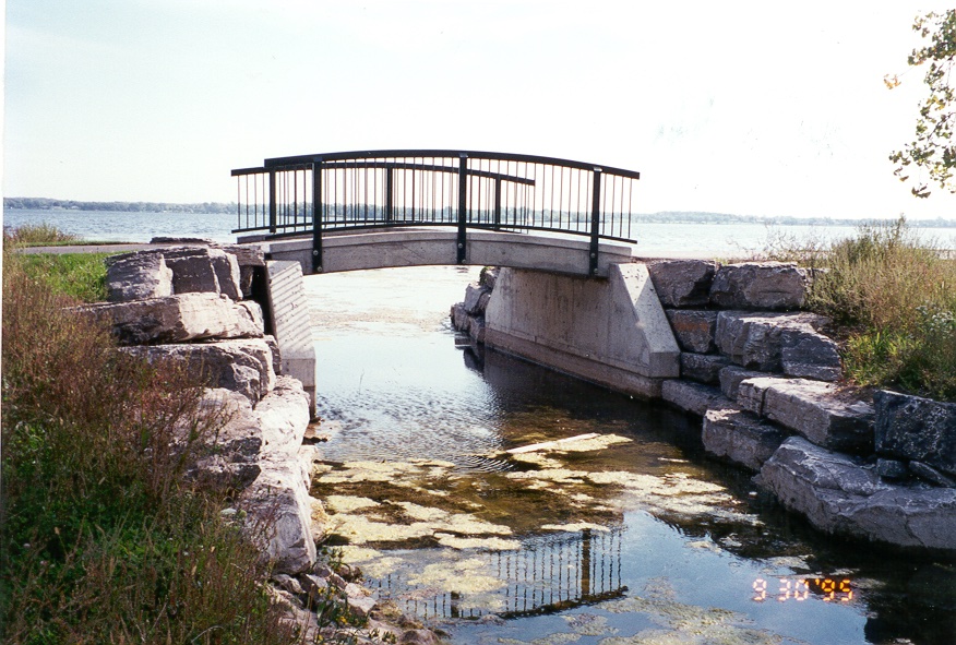 https://0901.nccdn.net/4_2/000/000/06b/a1b/1-ebay--pedestrian-bridge--1.jpg