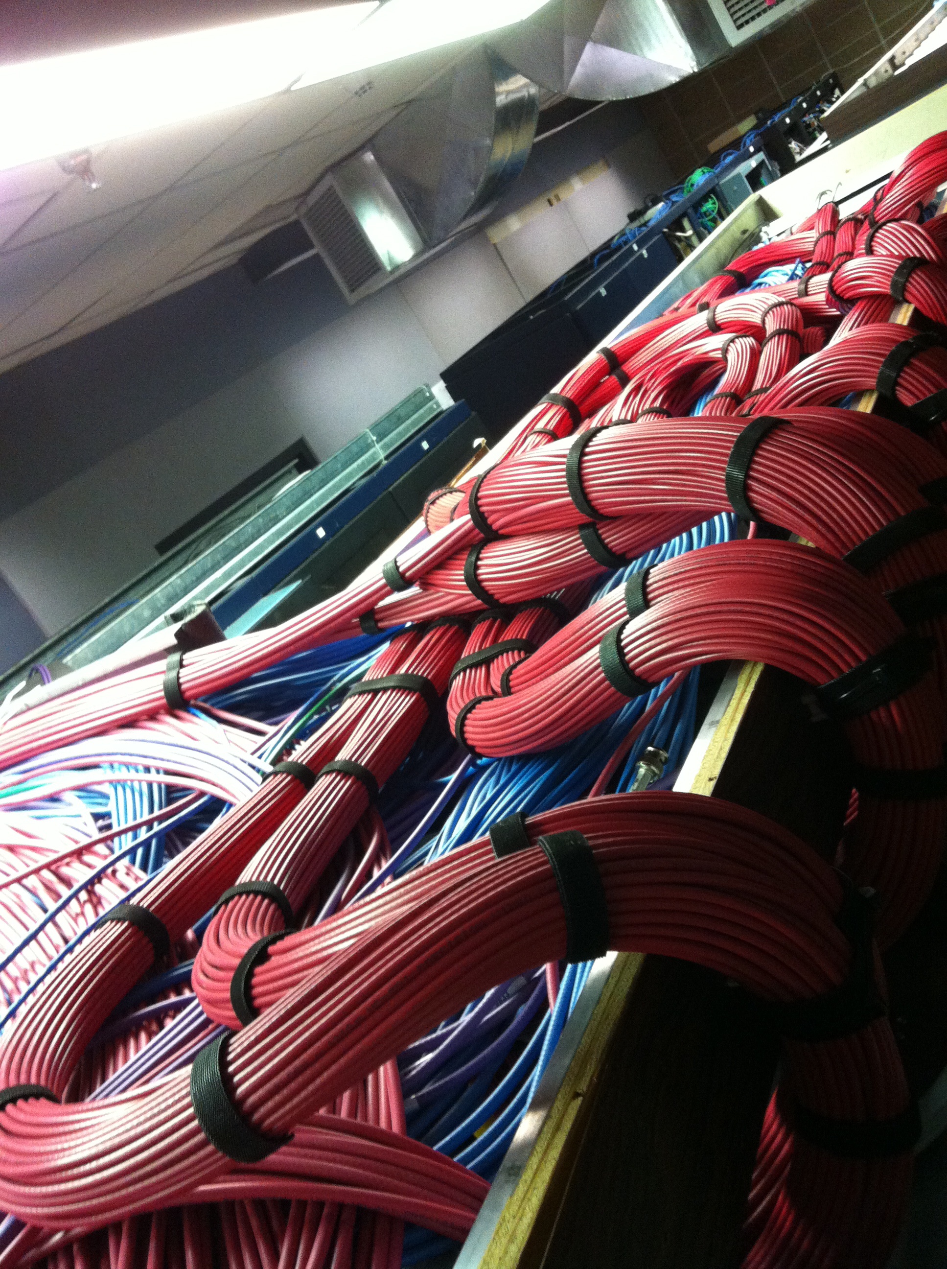 Advanced Broadcast Cabling, Installation of Cables and Equipment, CABLE TRAY ABOVE BROACAST VJF, HD SDI, CAT 5 CAT6 CAT6A STP, 1694A 1505A, CABLE TRAY, BROADCAST, HIGH DENSITY