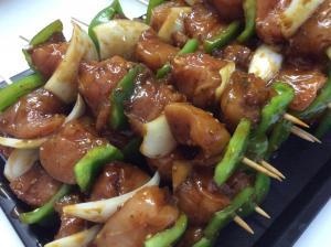 Brochette de poulet marinée