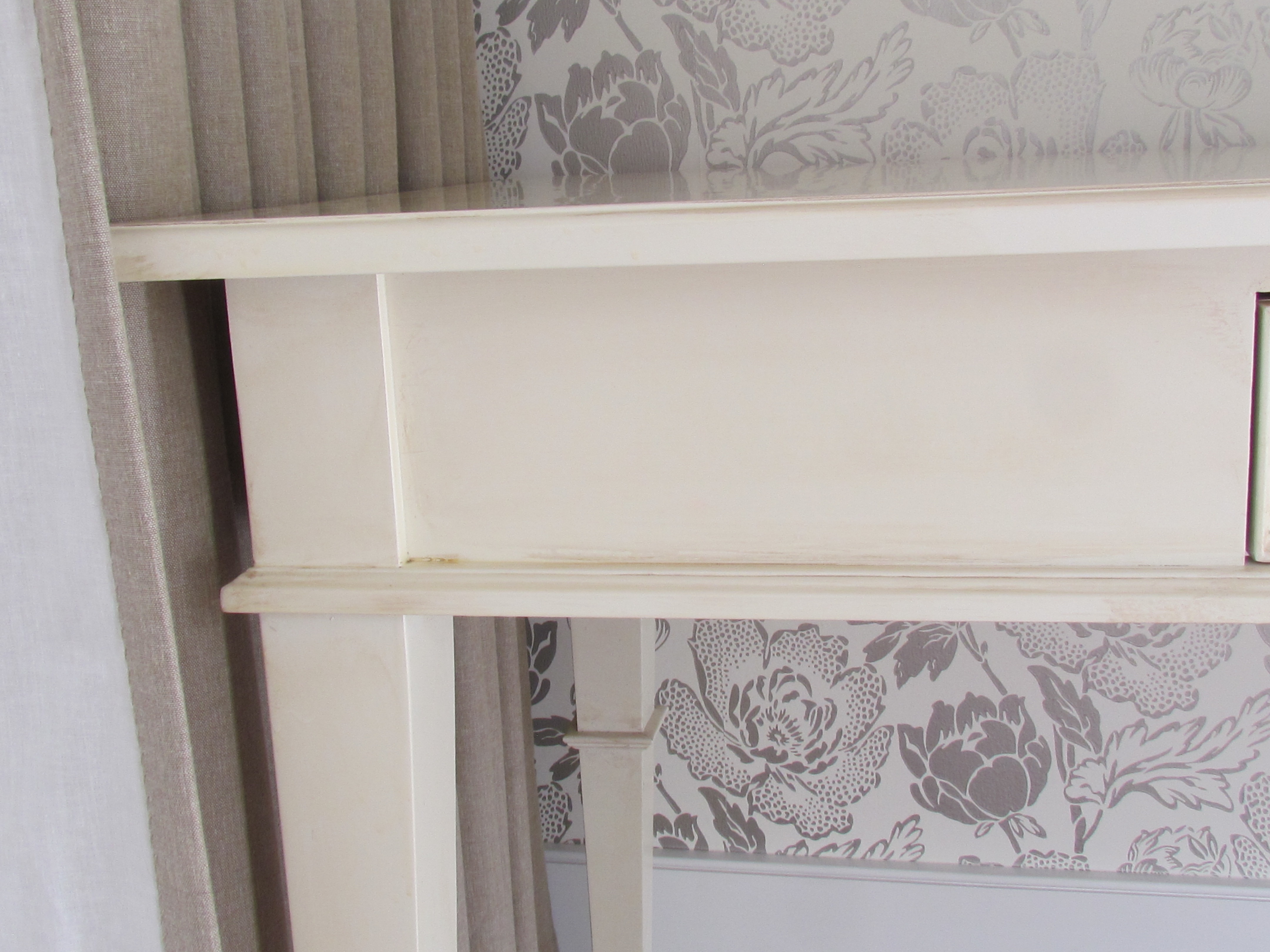 A nickel glaze to complement the wallpaper.